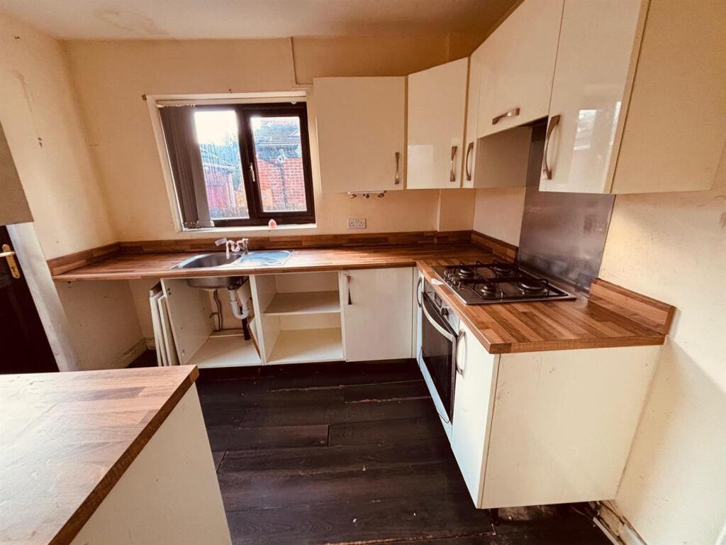 Kitchen:
