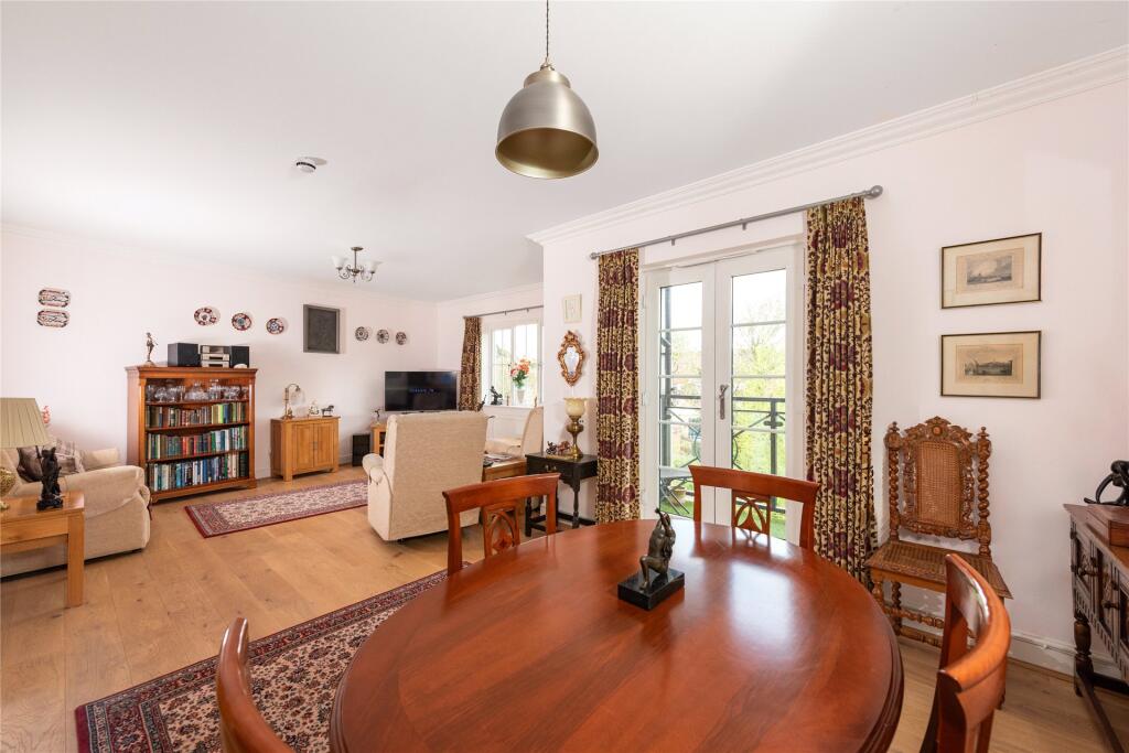 Sitting/Dining Room