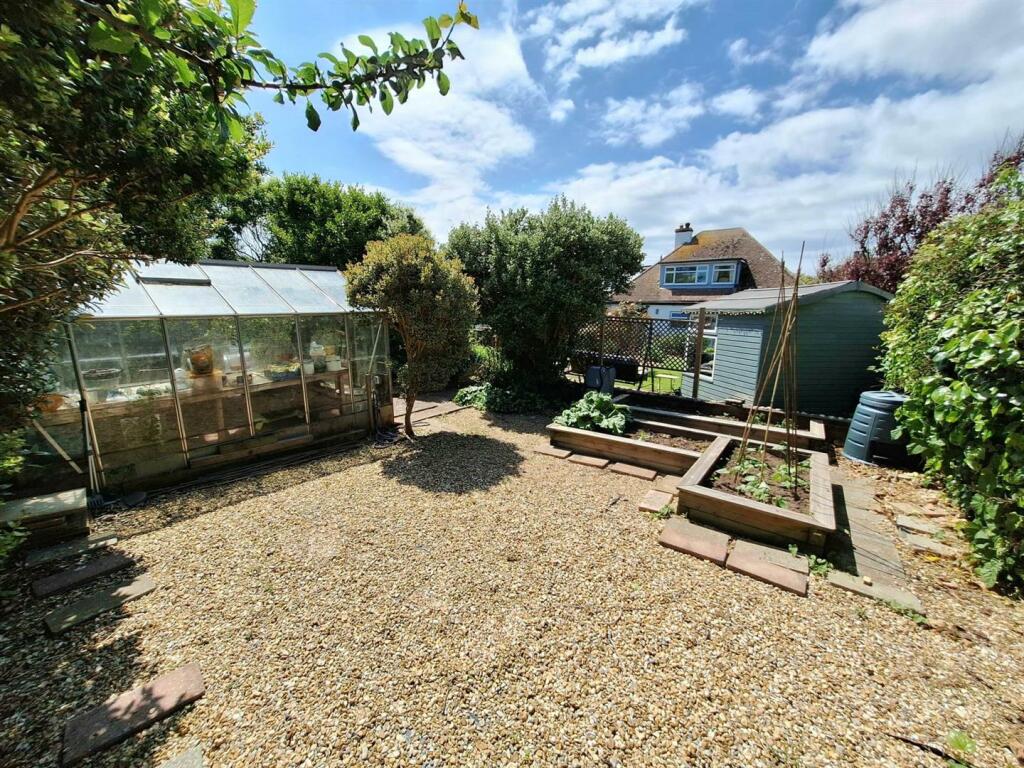 Rear garden 5.jpg