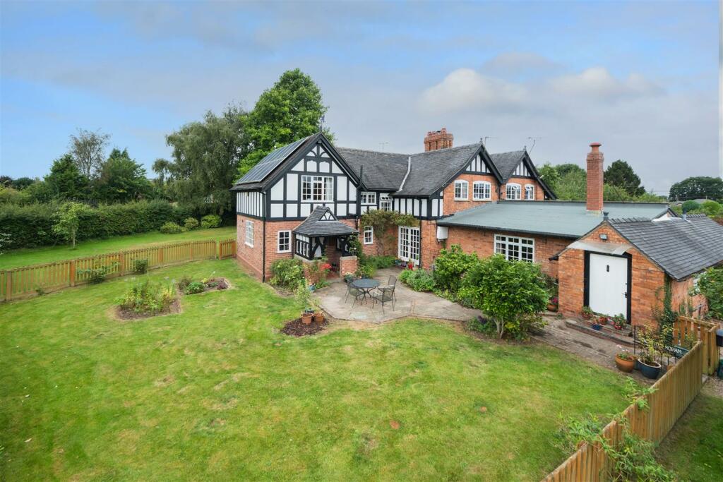 1 Manor Cottages-057.jpg