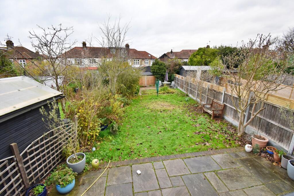 Forest Drive, Woodford Green, Essex. IG8 9NG