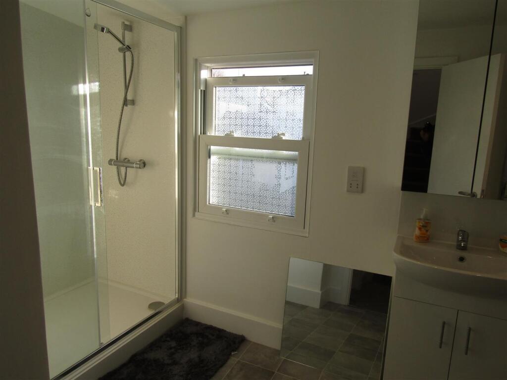 Radnor Showerroom.jpg