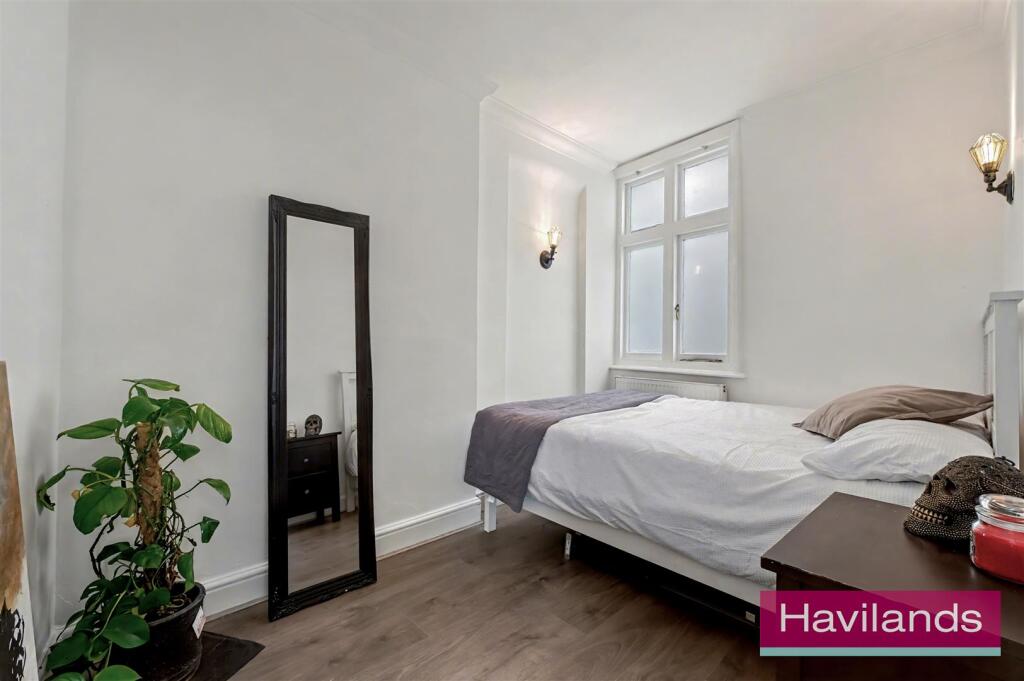Flat 21A, The Grangeway N21 2HD-5.jpg