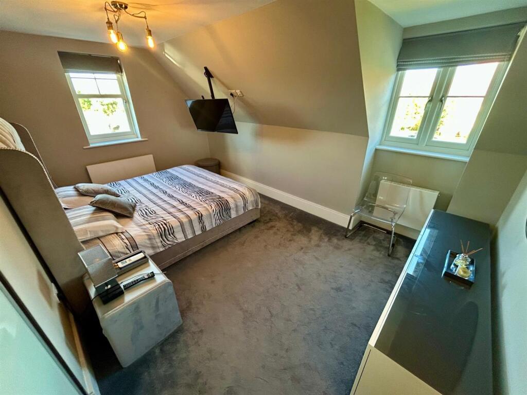 bed 1 1.jpg