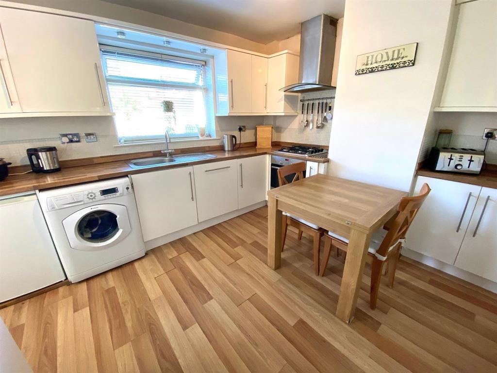 huddersfield road 214 kitchen.jpg