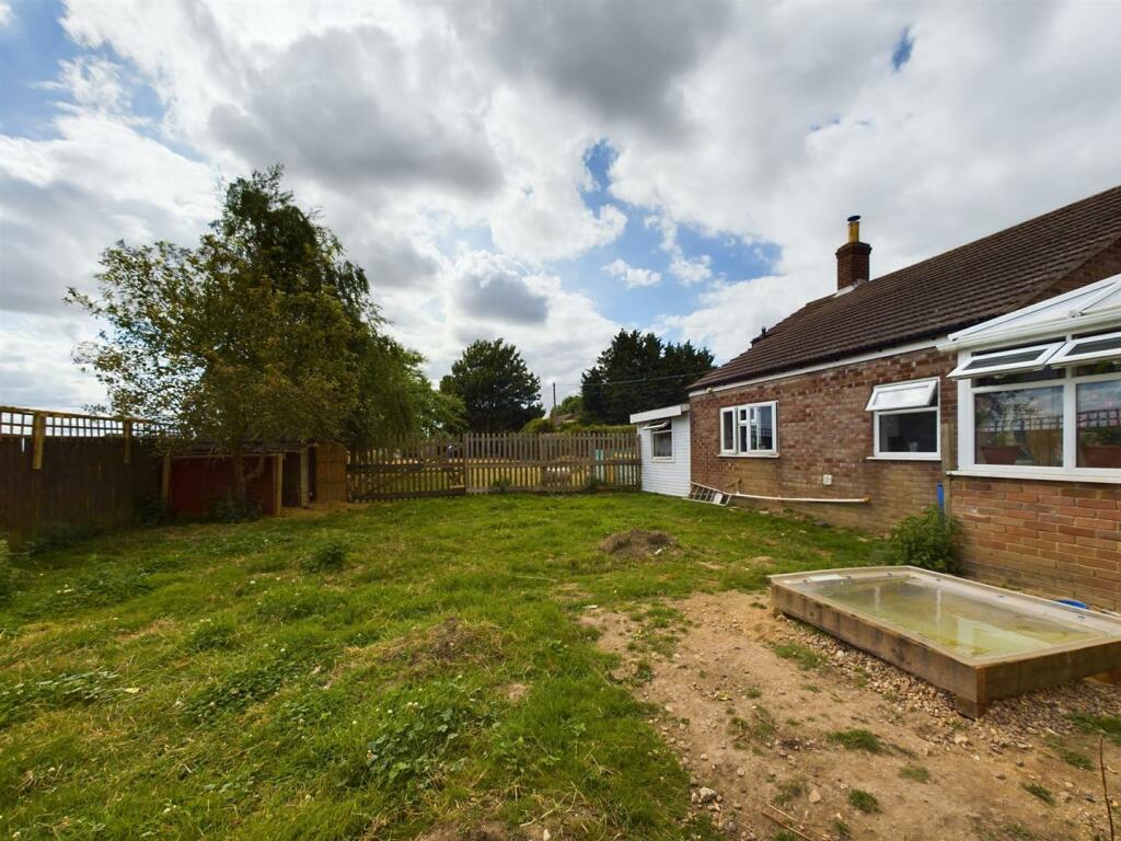 Rear Garden pic 1.jpg