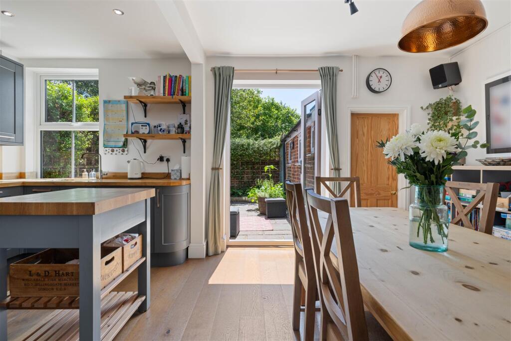 Kitchen / Dining