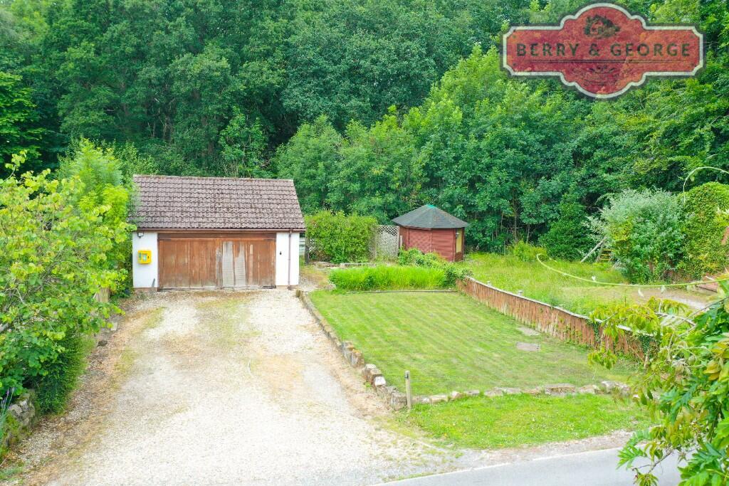DOUBLE GARAGE
