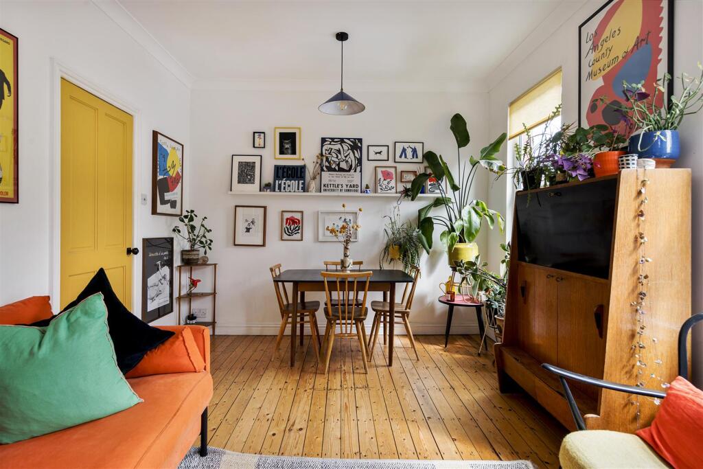 Clementina Road, E18