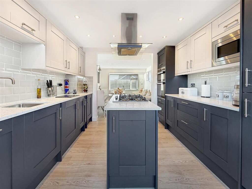 Kitchen Towards Lounge.JPG