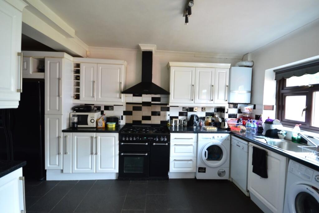 Kitchen / Dining Roo