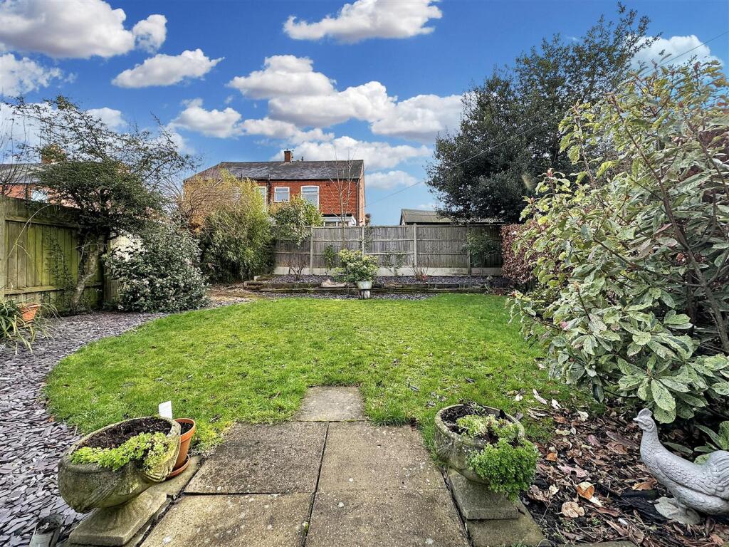 Rear Garden 996