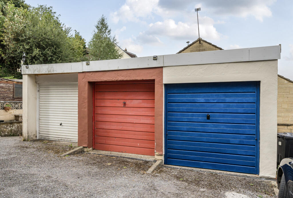 1328791-7-687f589...