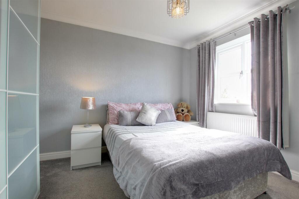BEDROOM 2 (REAR)
