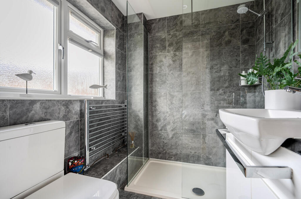 1361737-27-68dcf3...