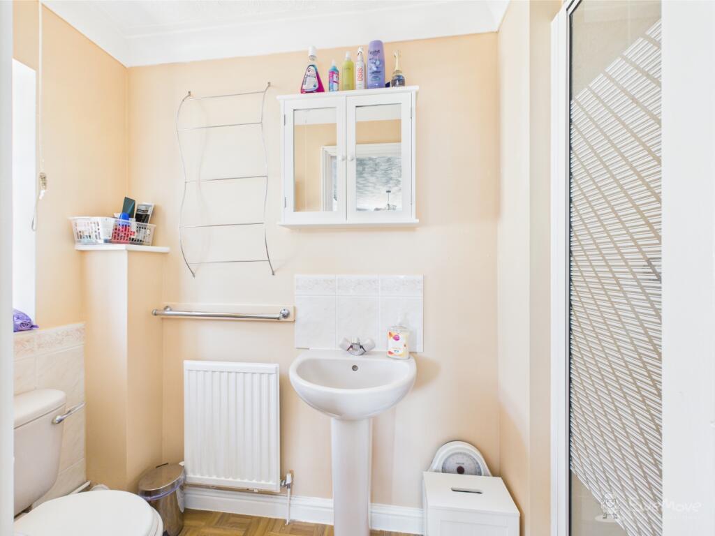 Ensuite- Mark Stephens EweMove Newmarket and Soham