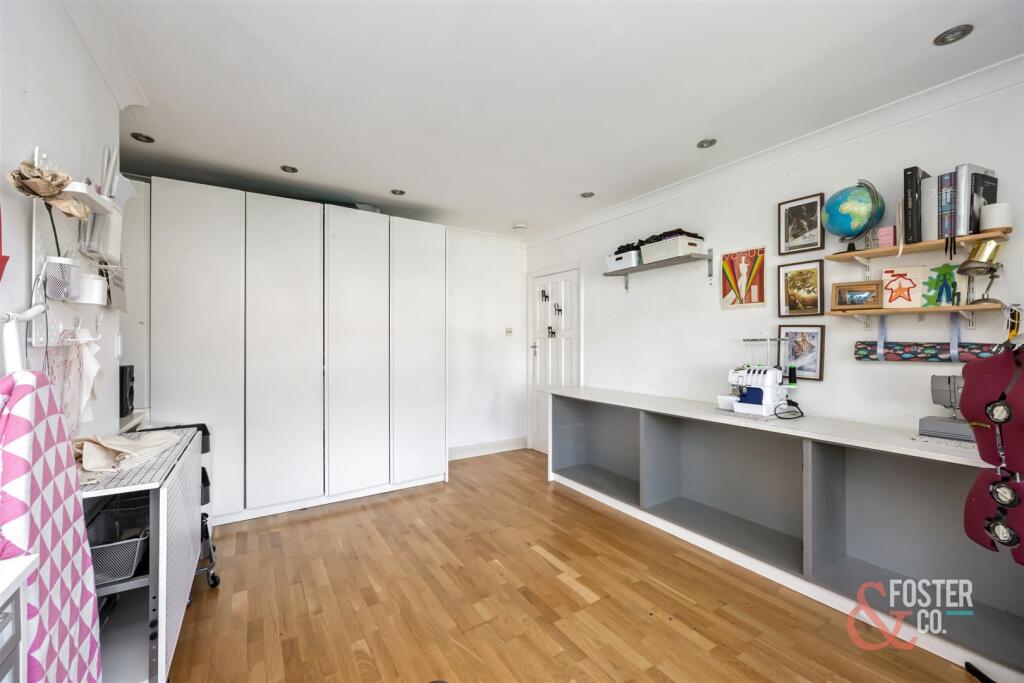 Valley Drive, 130-011.jpg