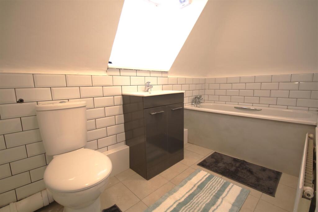 Bathroom a.JPG