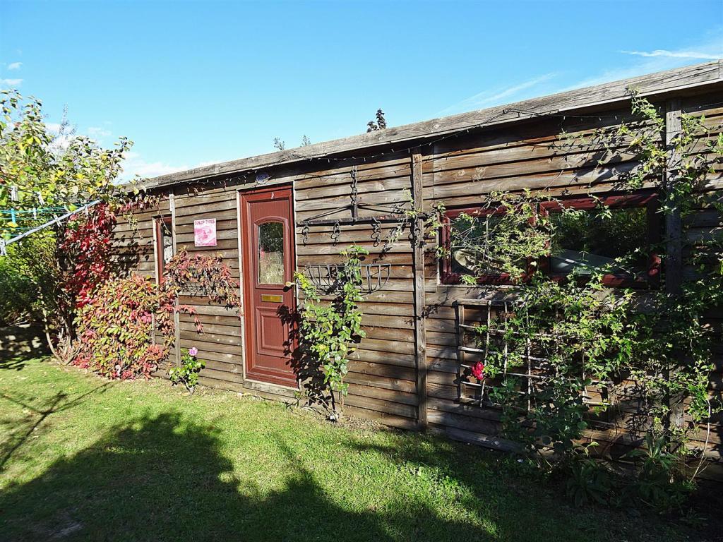 Timber Workshop / Store / Cabin