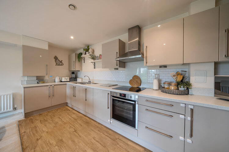 1305627 6 6841a4dd8b2b6