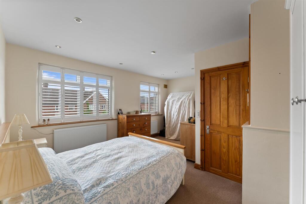 10 Rayleigh Avenue, Cheshire._-7.jpg