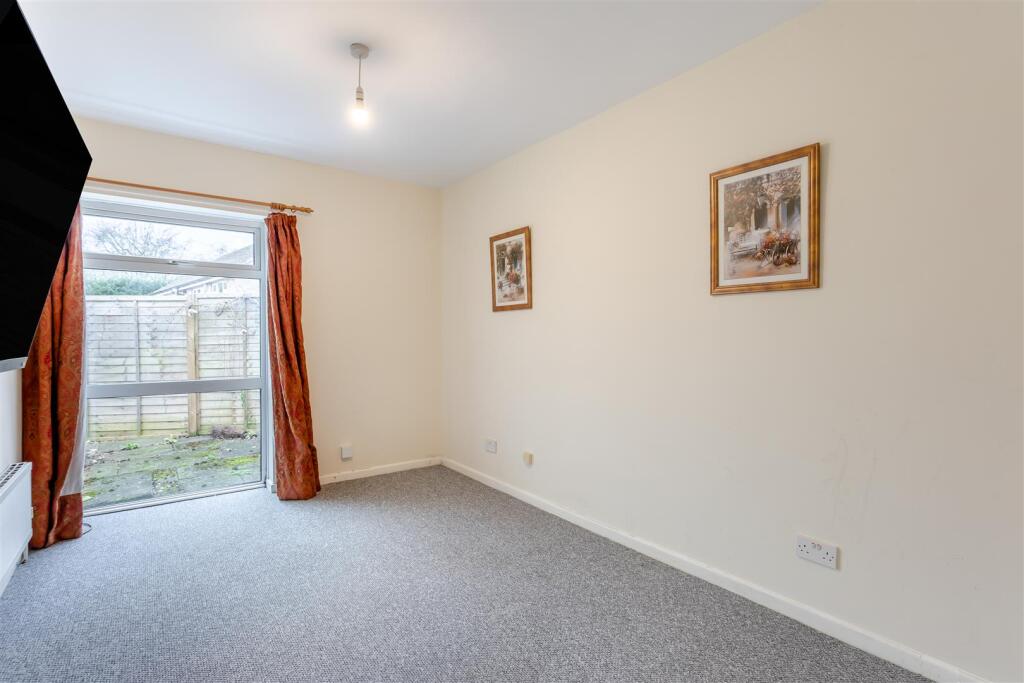 8632931-interior07.jpg