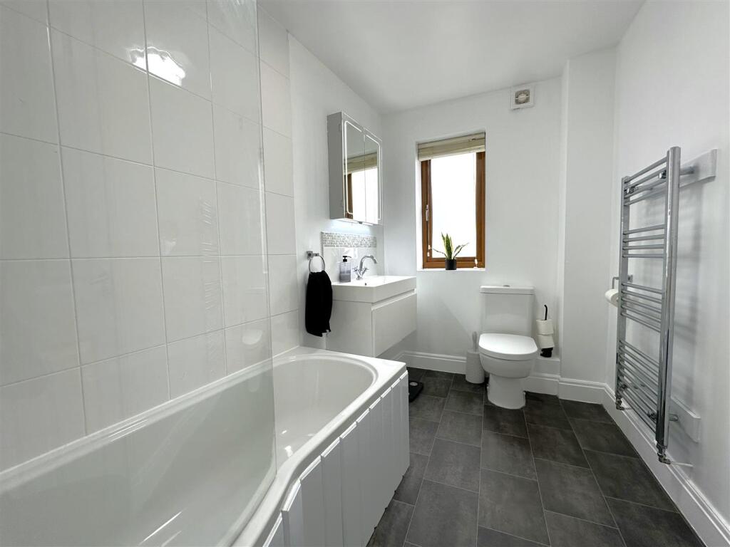 Stylish Modern Bathroom 453