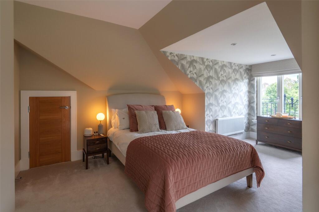 Pavilion Crescent 51