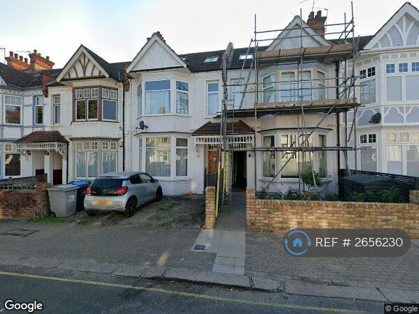 Three Bedrooms Flat To Let 