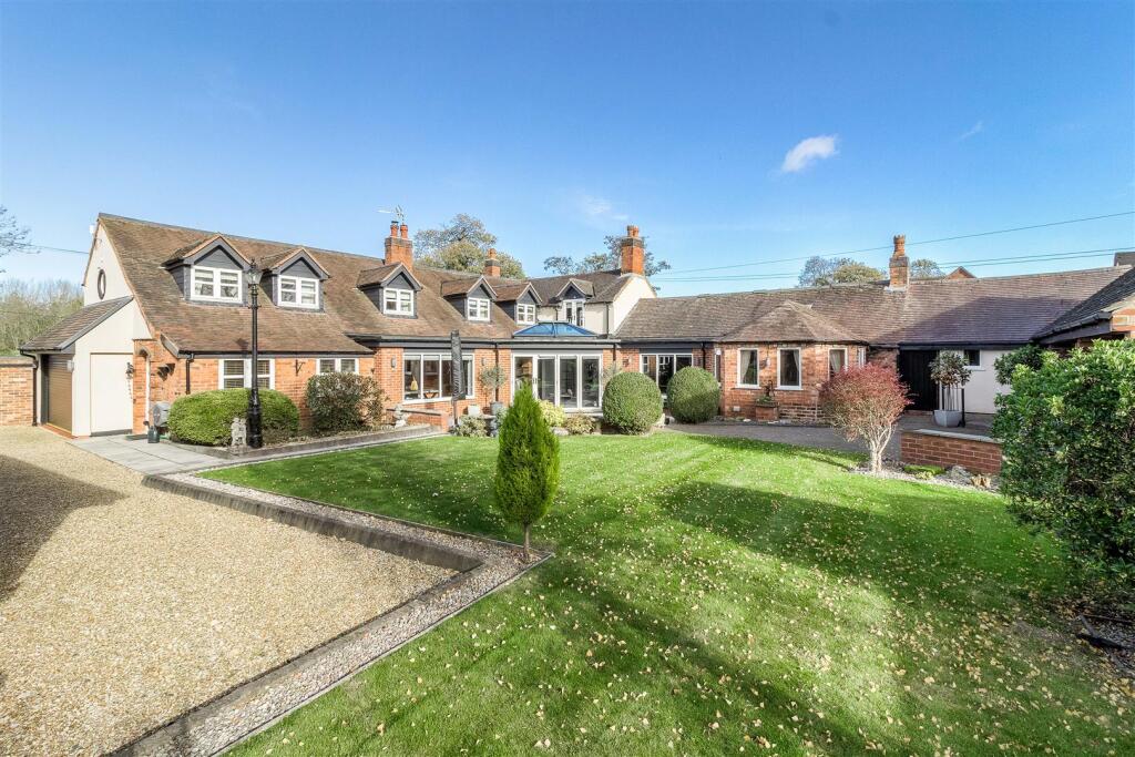 Main Road, Baxterley