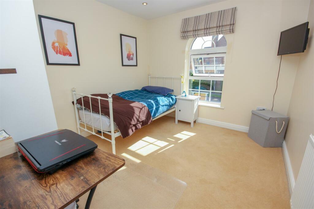 Bedroom 4.jpg