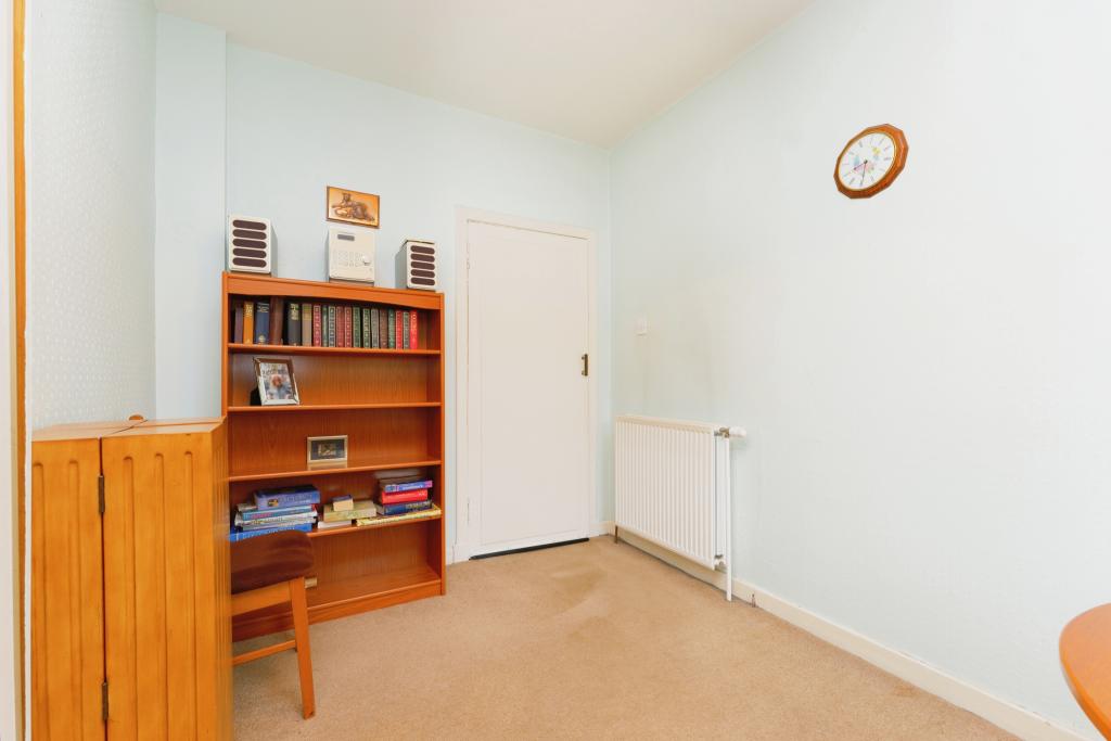 Bed 3 / Dining Room