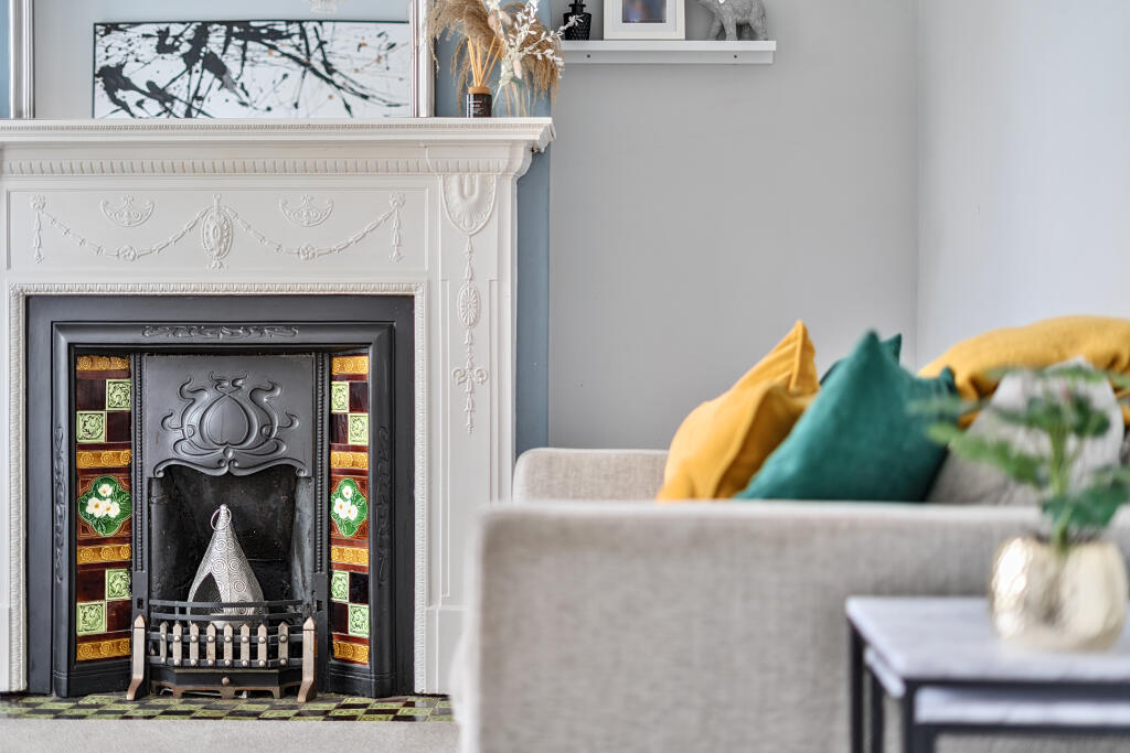 426821e492bd76b1293735arw42