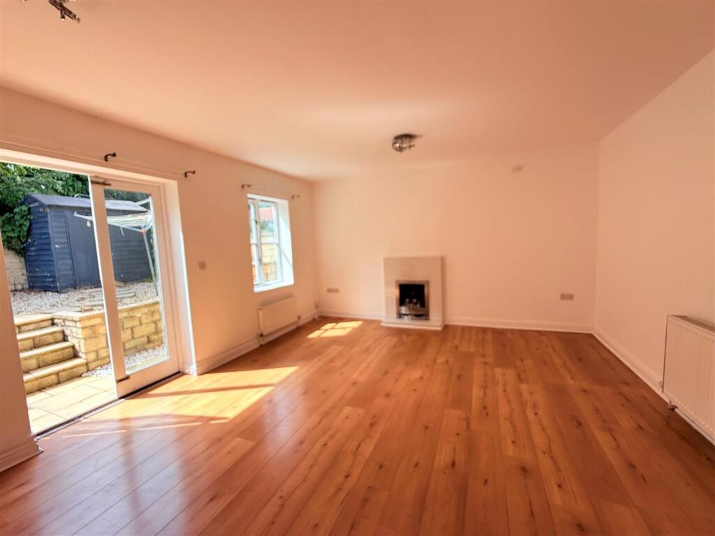 lounge 2 new.jpg