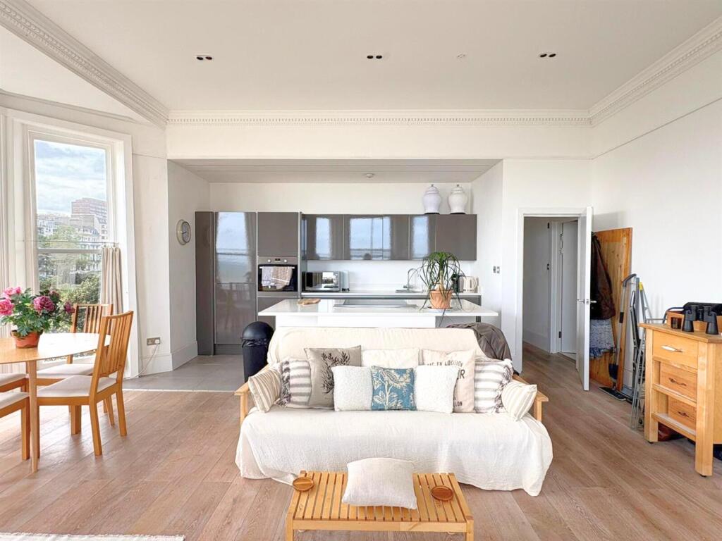 Kitchen/Living Room