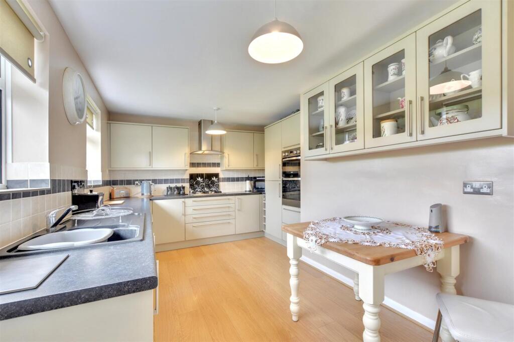 Kitchen_2.jpeg