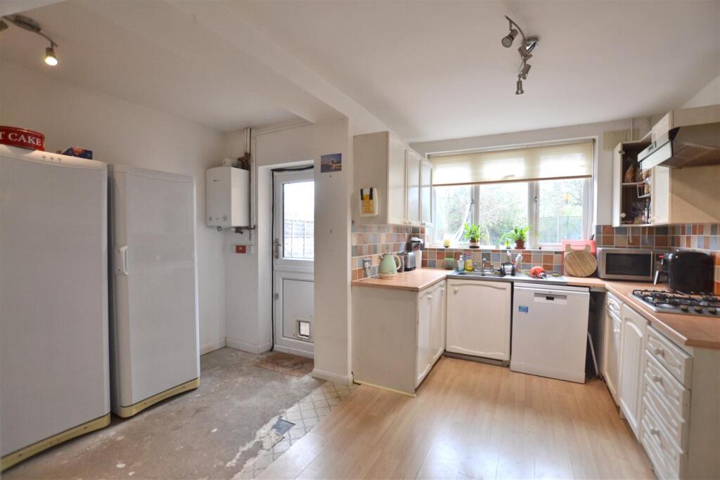 Kitchen 1.JPG