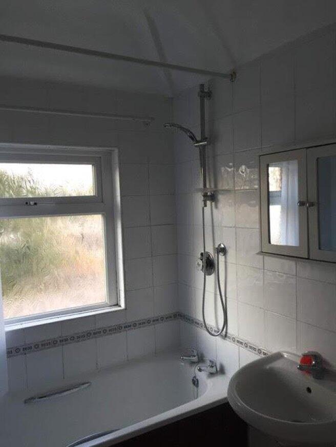 chase-road-kt19-8tl-910122