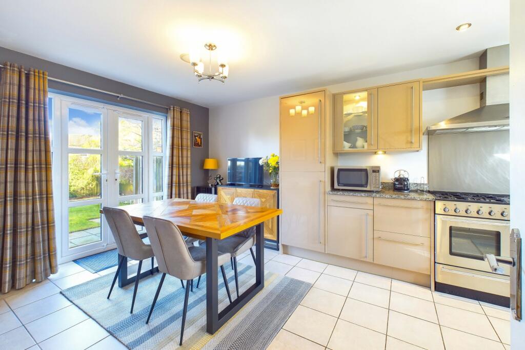 CAM03162G0-PR0214-STILL004