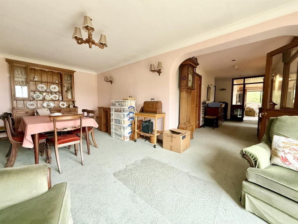 DiningRoom.jpg