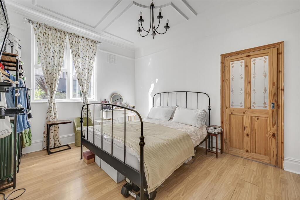 James e_London__SW14_7BS02.JPG