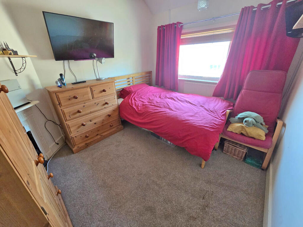 Second bedroom (2...