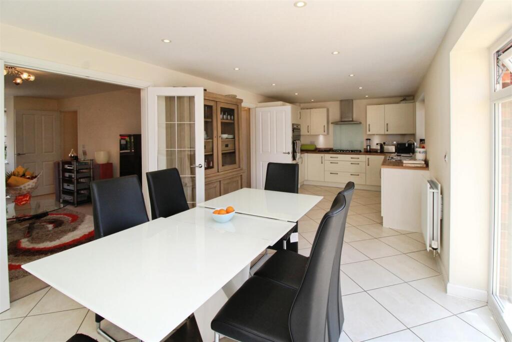 Open Plan Kitchen &amp; Dining Room