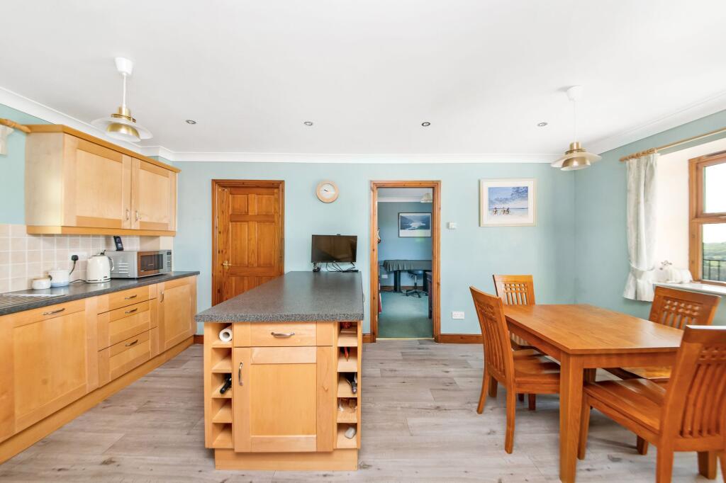 HIGH NOOK DINING KITCHEN