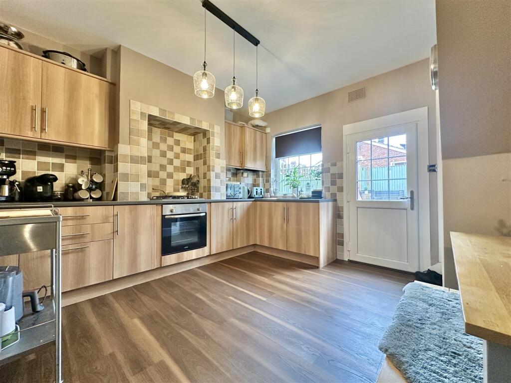 KITCHEN &amp; DINER