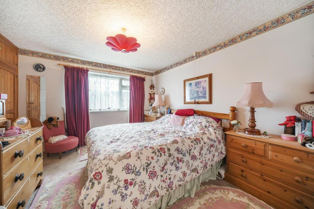 MASTER BEDROOM.jpg