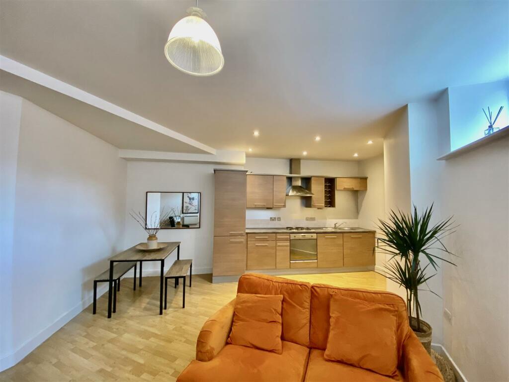 LOUNGE/DINER/KITCHEN