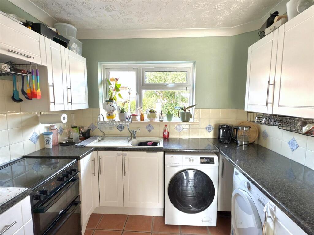 Kitchen Area.jpg