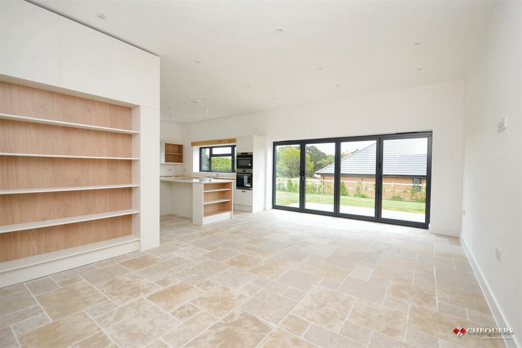 Kitchen/ Dining area