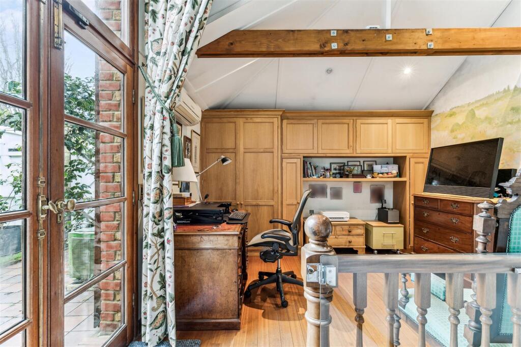 Grove Park Gardens, W4 - FOR SALE